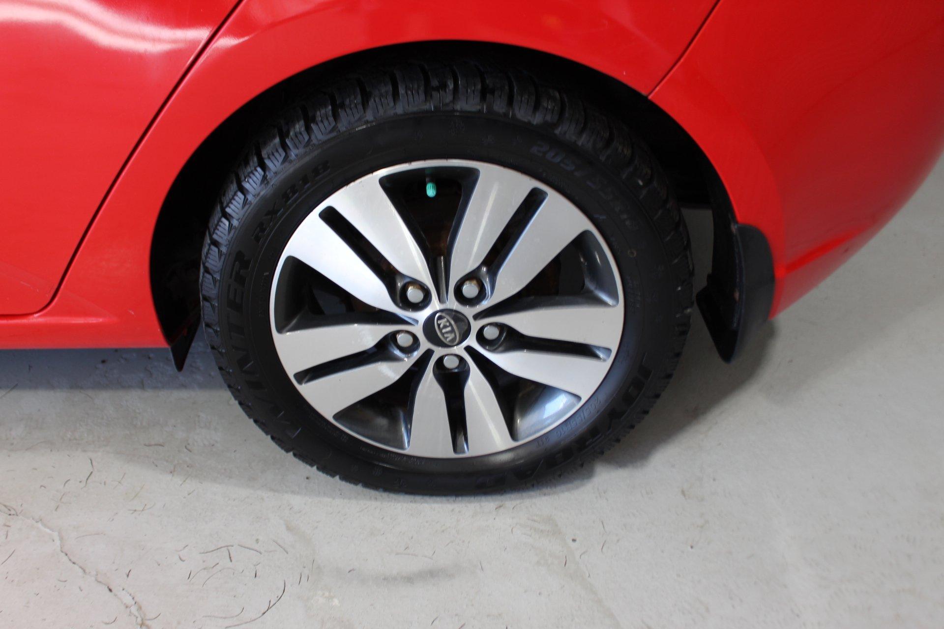 Kia Forte 5-Door 2013 - Image 8