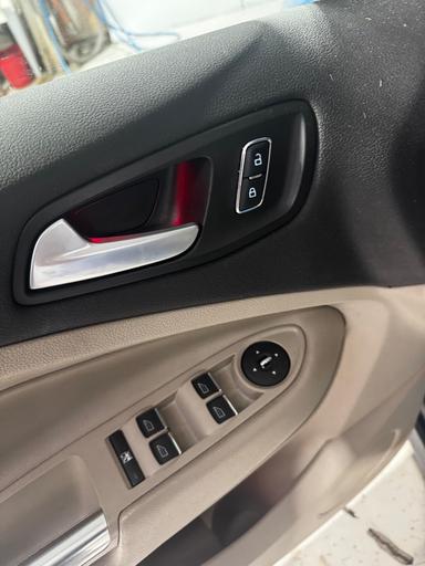 Ford C-Max Hybrid 2015 - Thumbnail 11