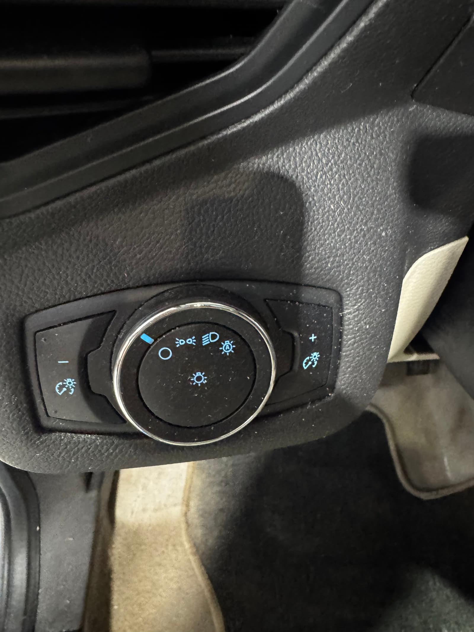 Ford C-Max Hybrid 2015 - Image 12