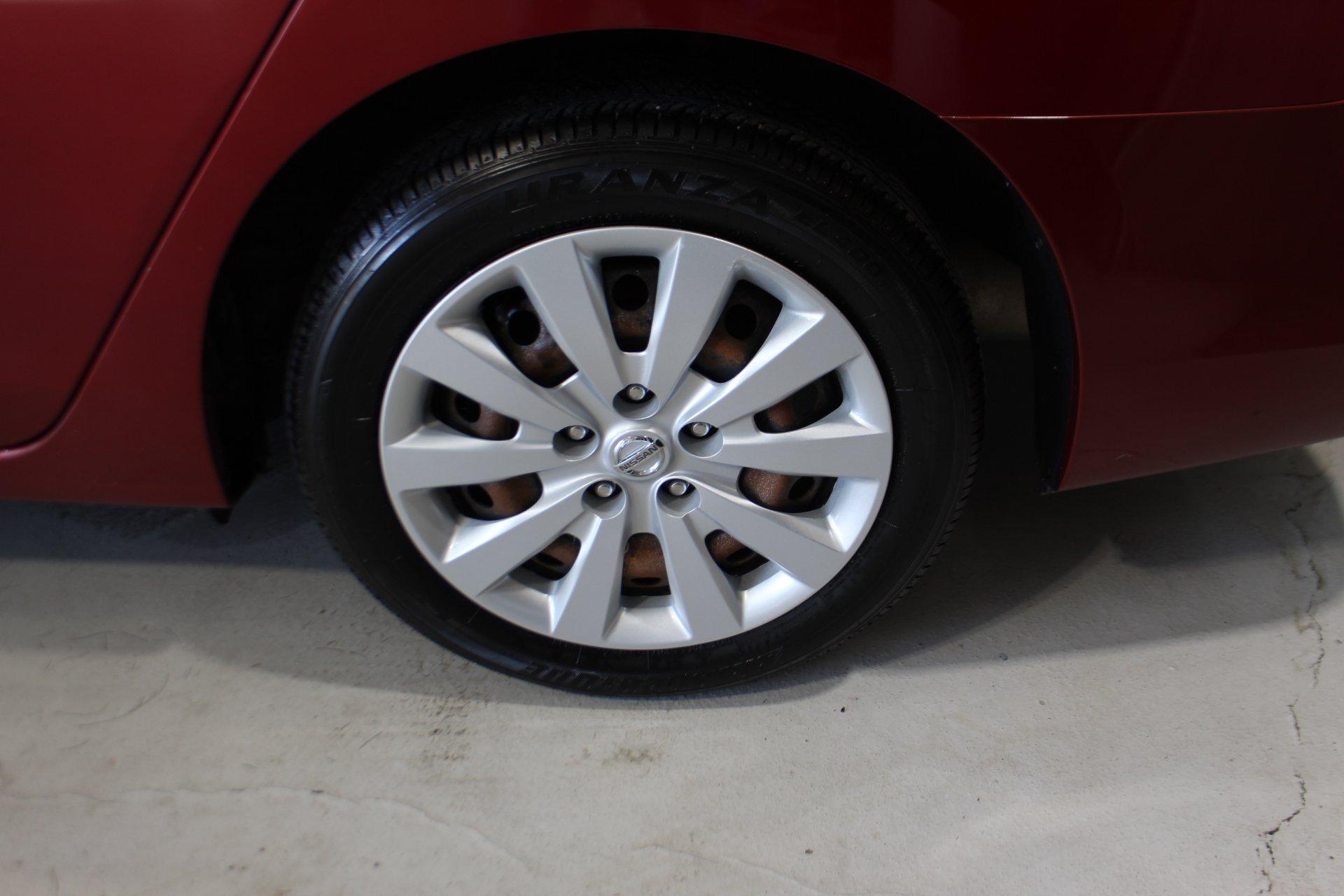 Nissan Sentra 2018 - Image 9