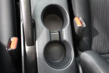 Nissan Sentra 2018 - Thumbnail 24