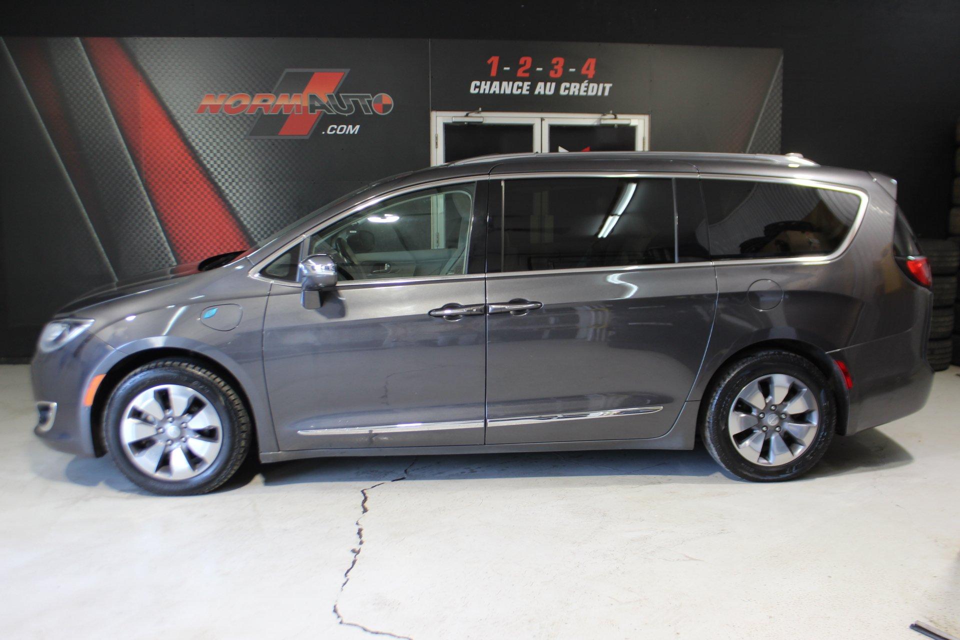Chrysler Pacifica Hybrid 2017 - Image 1