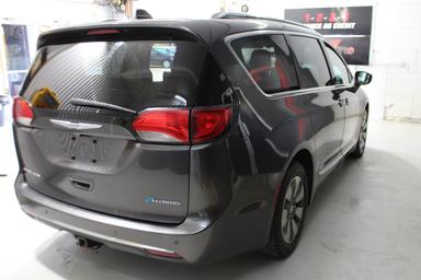 Chrysler Pacifica Hybrid 2017 - Thumbnail 5