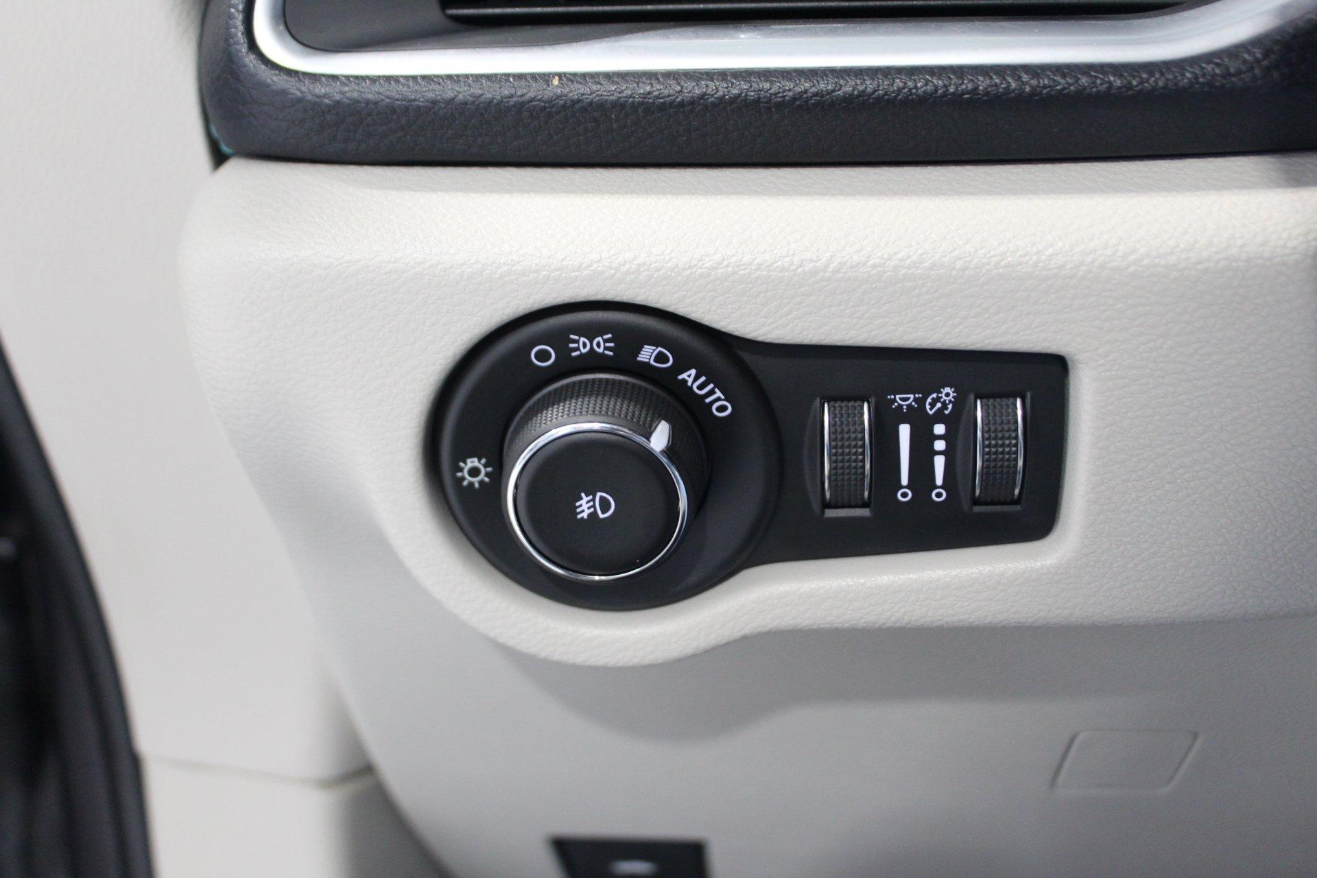 Chrysler Pacifica Hybrid 2017 - Image 11