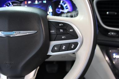 Chrysler Pacifica Hybrid 2017 - Thumbnail 15