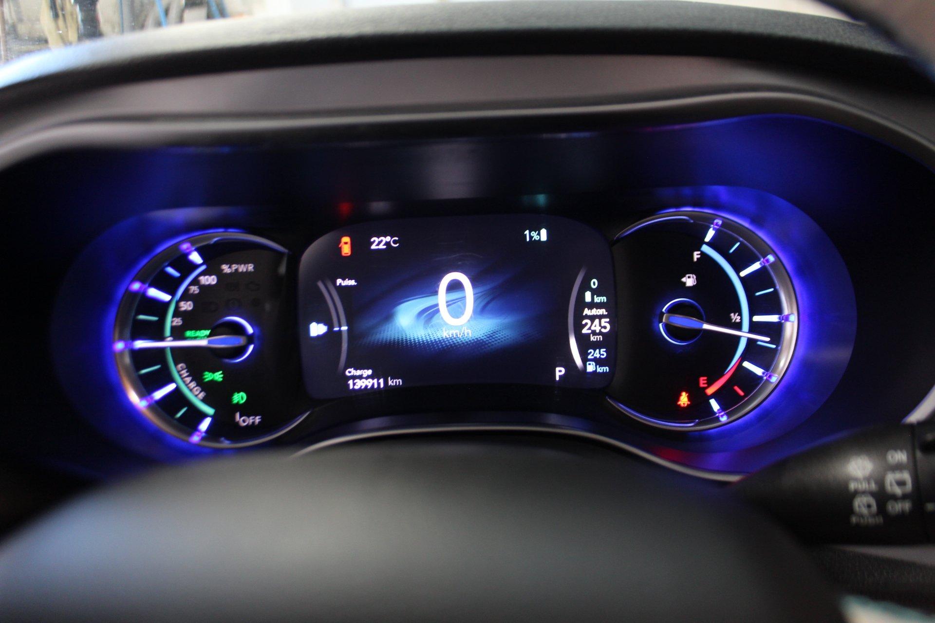 Chrysler Pacifica Hybrid 2017 - Image 16