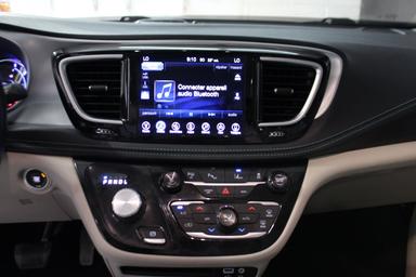 Chrysler Pacifica Hybrid 2017 - Thumbnail 17