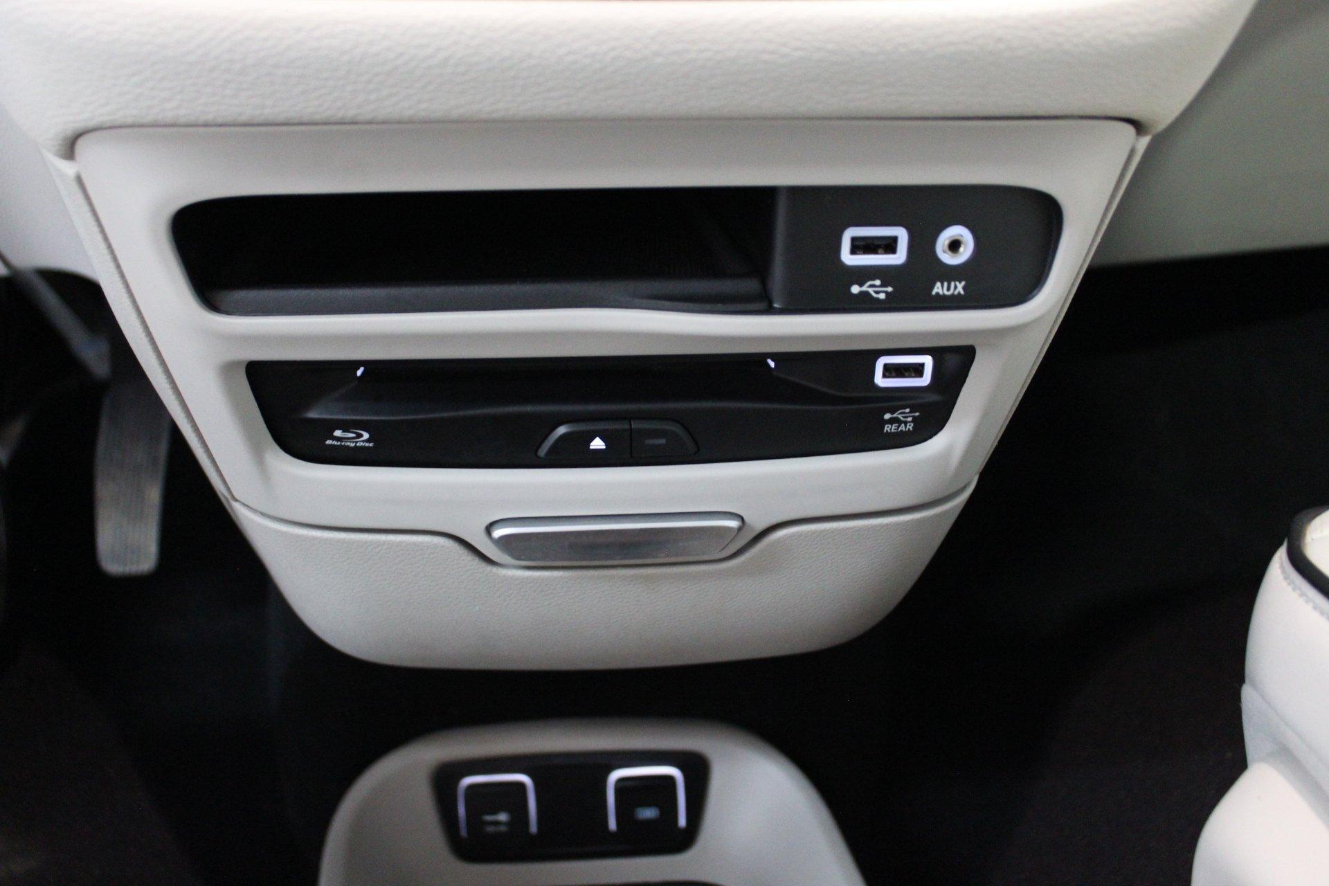 Chrysler Pacifica Hybrid 2017 - Image 24