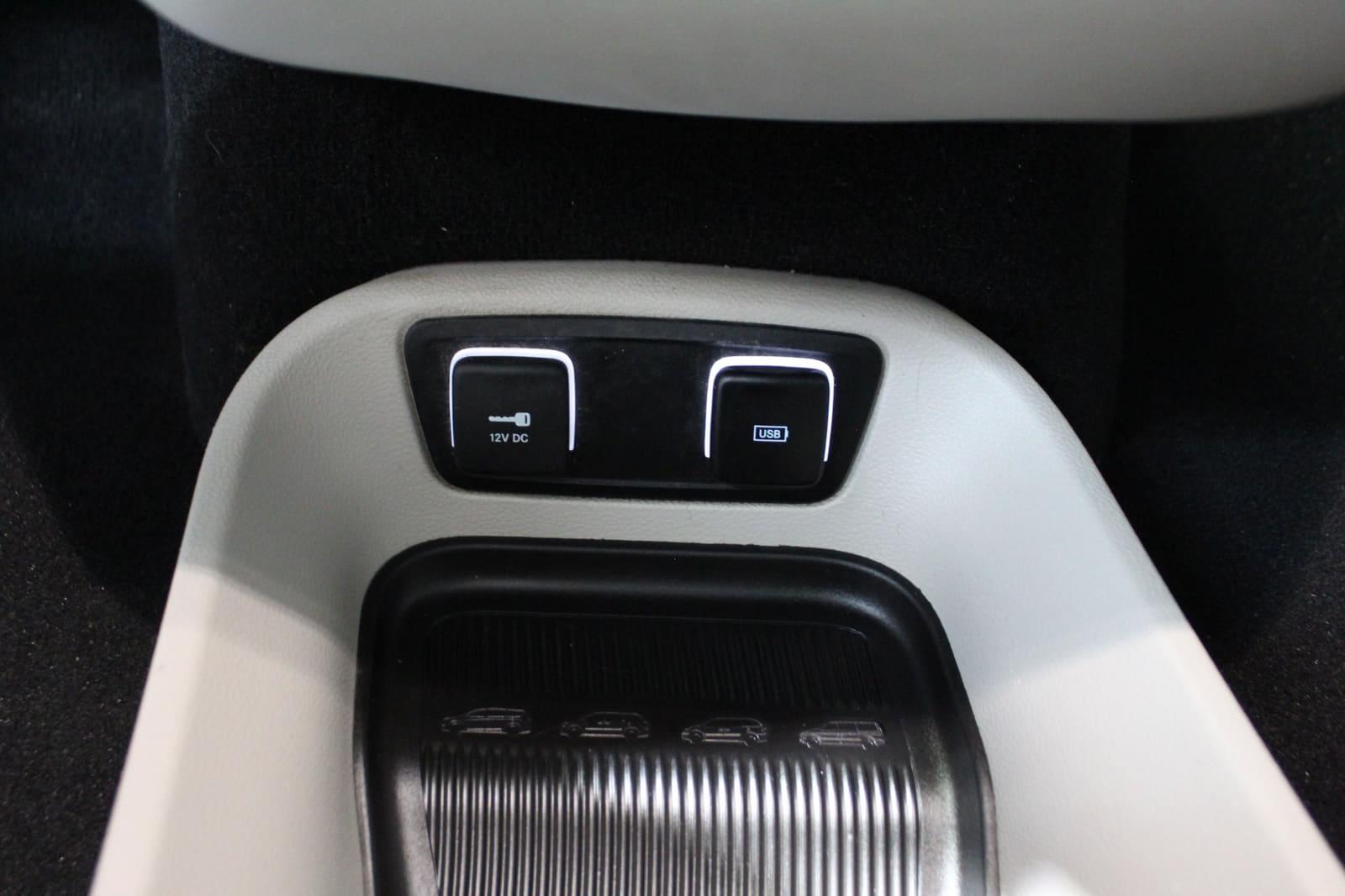 Chrysler Pacifica Hybrid 2017 - Image 25