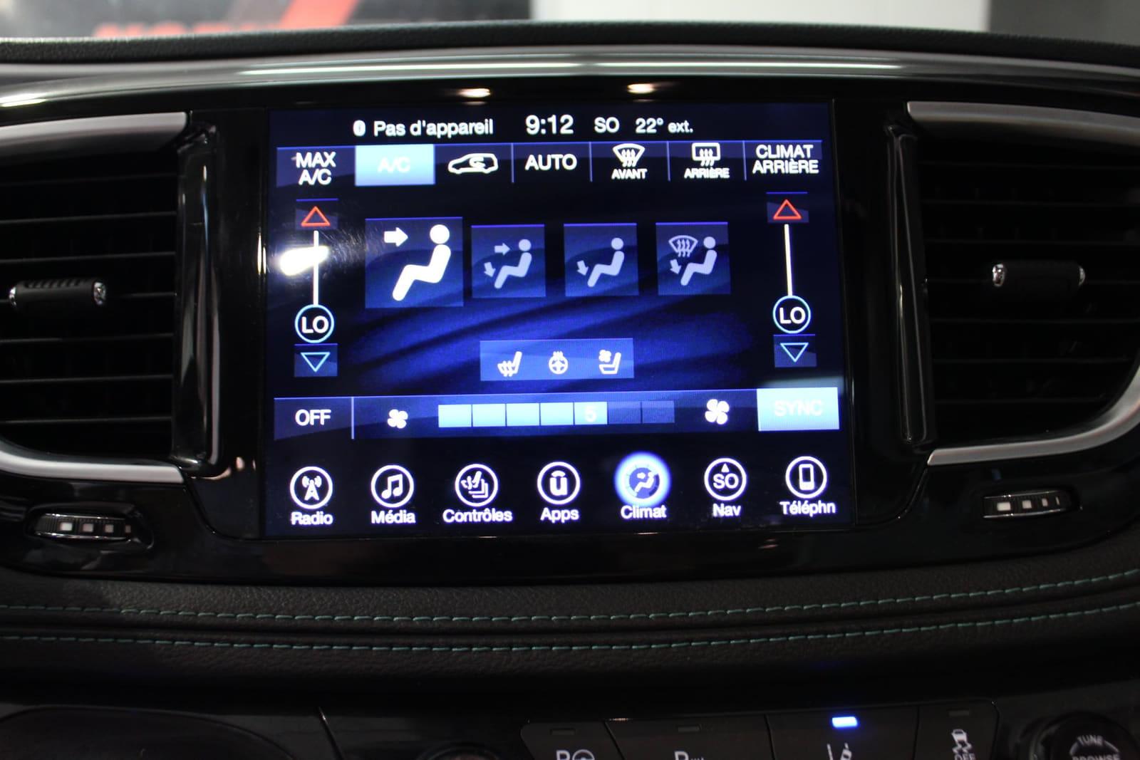 Chrysler Pacifica Hybrid 2017 - Image 21