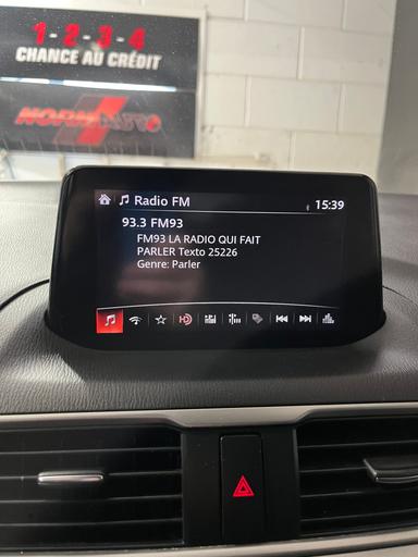 Mazda Mazda3 2018 - Thumbnail 17