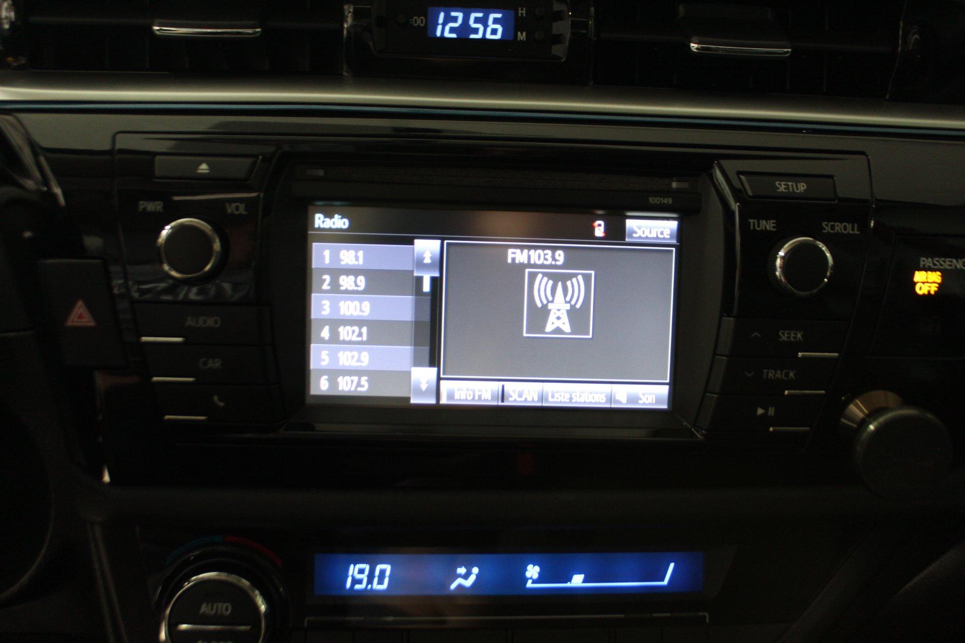 Toyota Corolla 2015 - Image 19