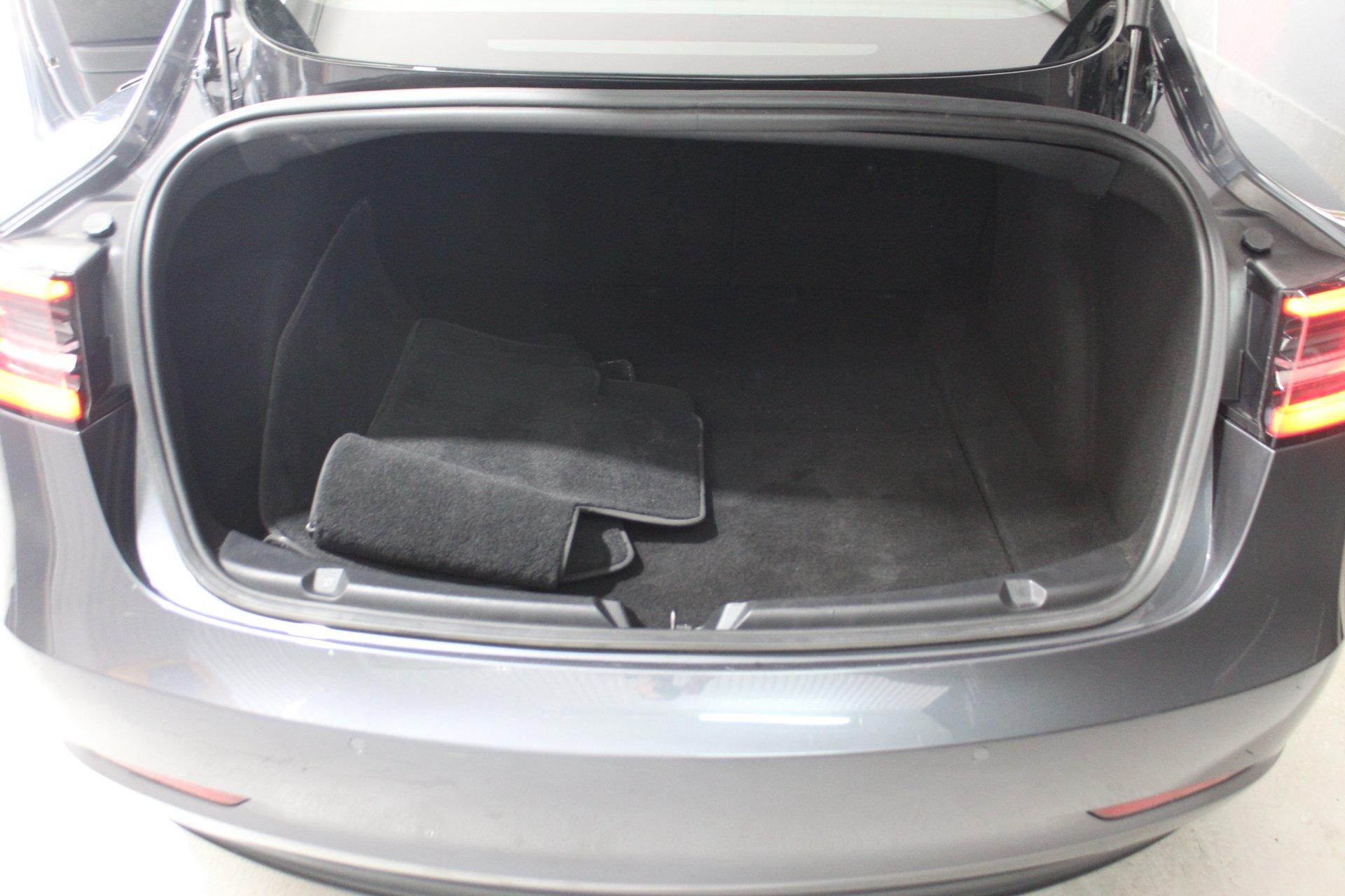 Tesla Model 3 2018 - Image 22