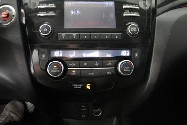Nissan Qashqai 2017 - Thumbnail 22