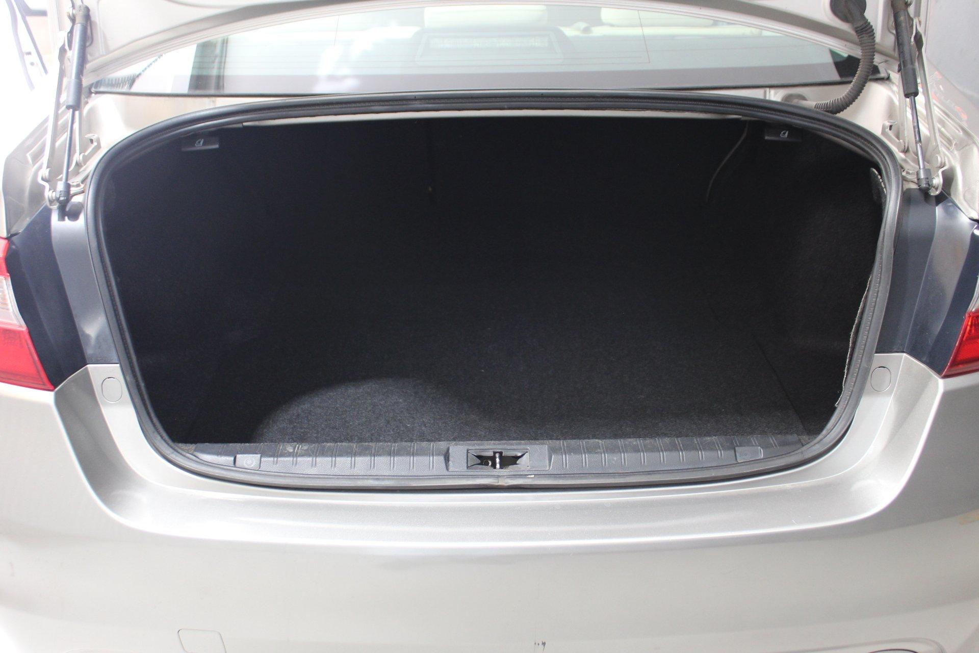 Subaru Legacy 2017 - Image 29