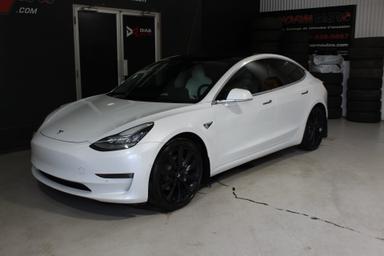 Tesla Model 3 2020 - Thumbnail 3