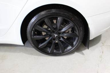 Tesla Model 3 2020 - Thumbnail 9