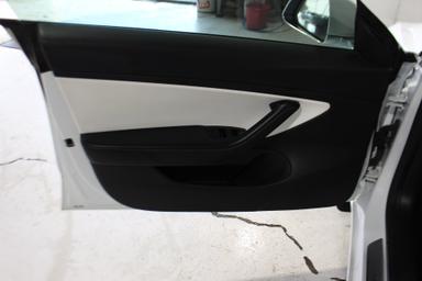 Tesla Model 3 2020 - Thumbnail 12