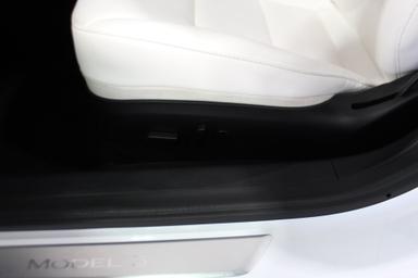 Tesla Model 3 2020 - Thumbnail 13