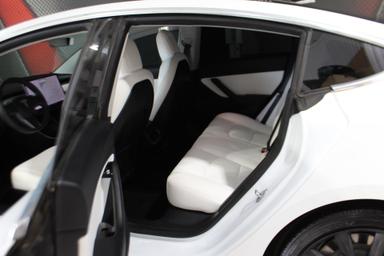 Tesla Model 3 2020 - Thumbnail 23