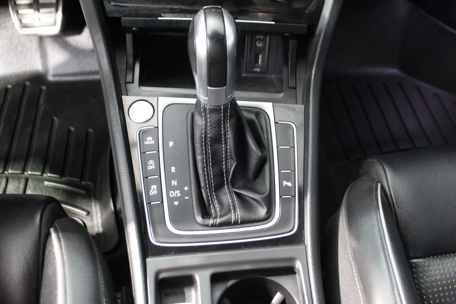 Volkswagen Golf R 2018 - Image 24