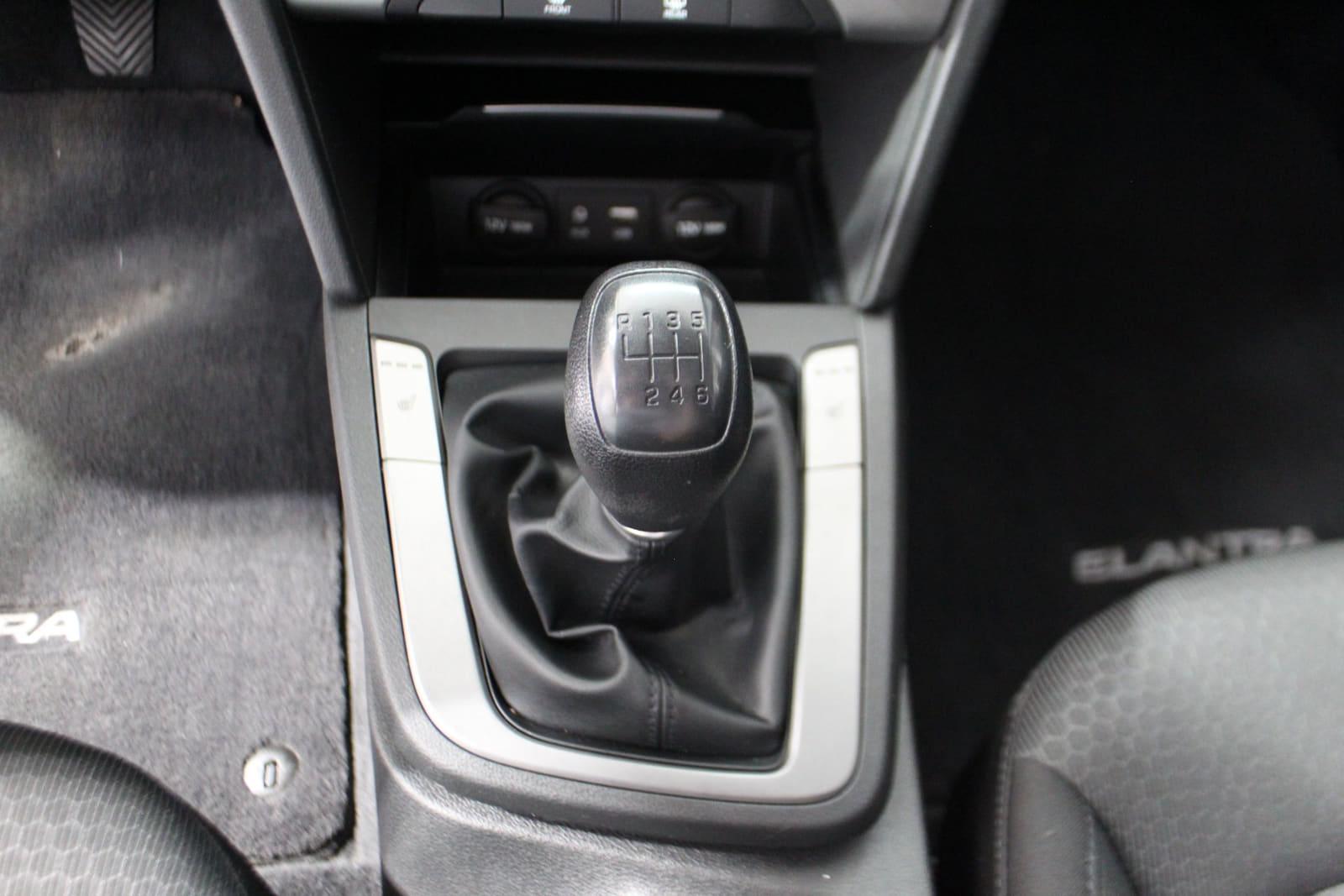 Hyundai Elantra 2018 - Image 21