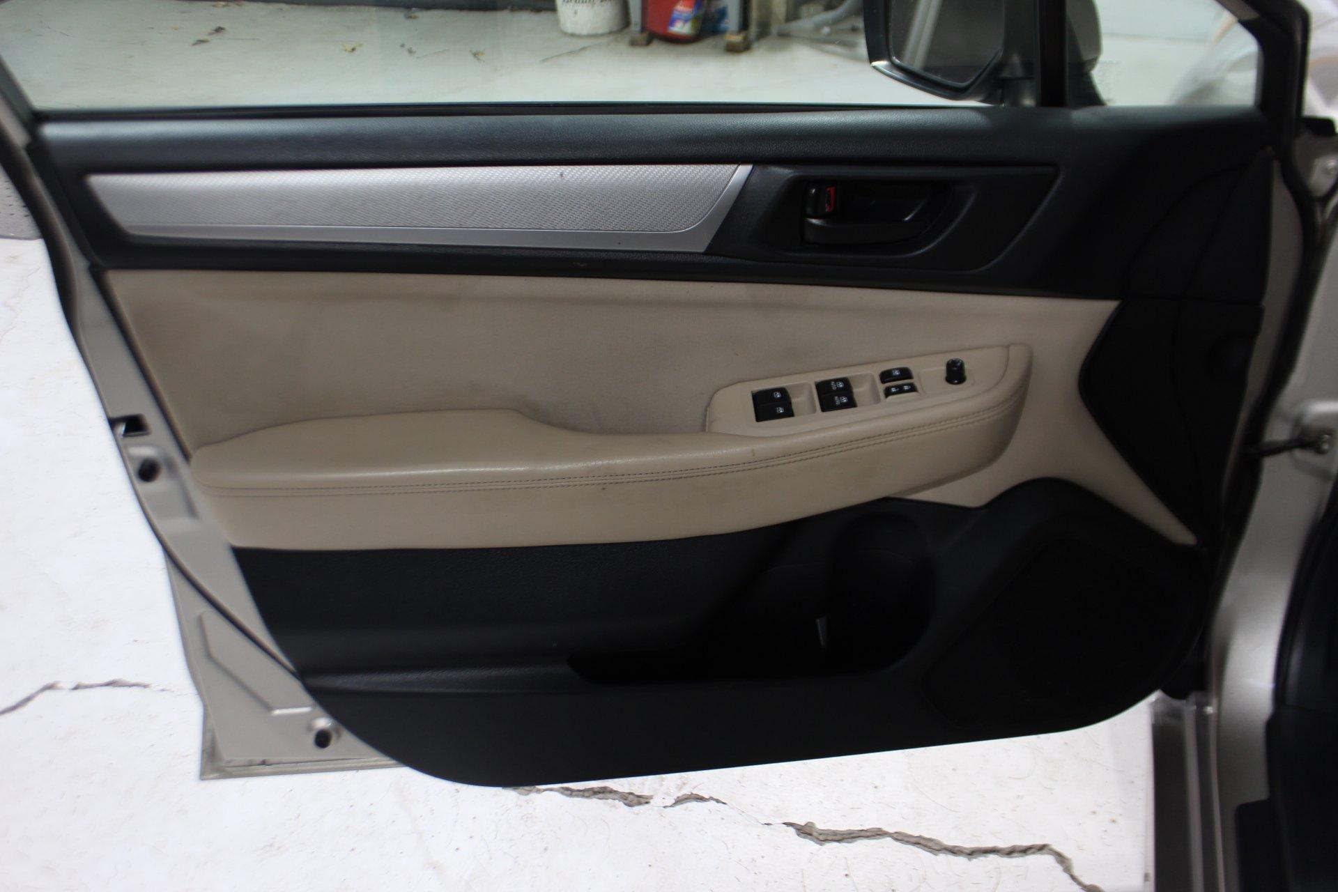 Subaru Legacy 2015 - Image 10