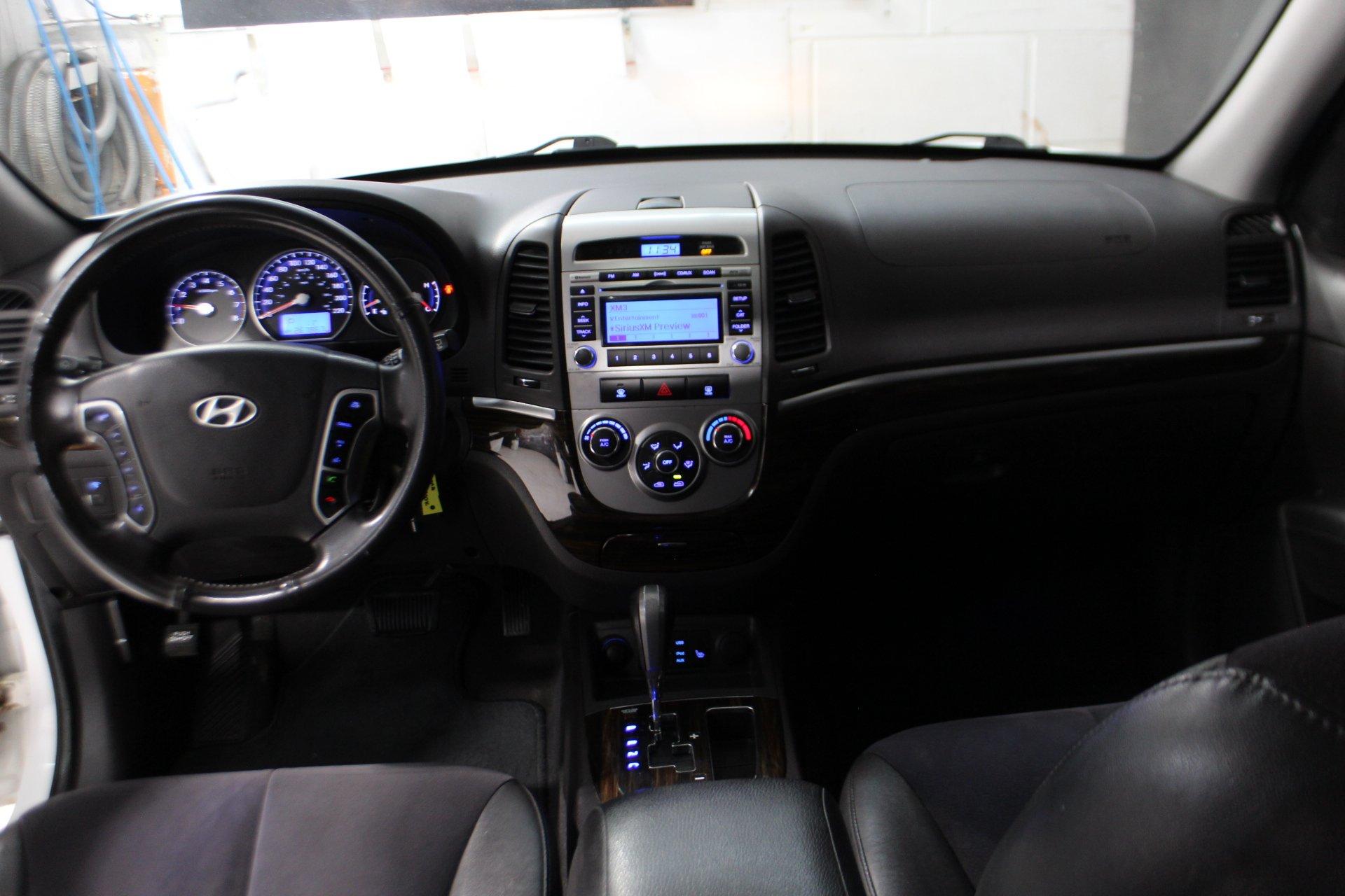 Hyundai Santa Fe 2010 - Image 13