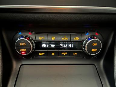 Mercedes-Benz AMG GLA 45 2016 - Thumbnail 14