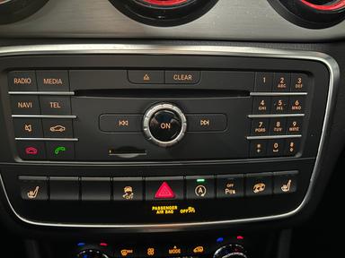 Mercedes-Benz AMG GLA 45 2016 - Thumbnail 15