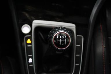 Volkswagen Golf GTI 2018 - Thumbnail 17