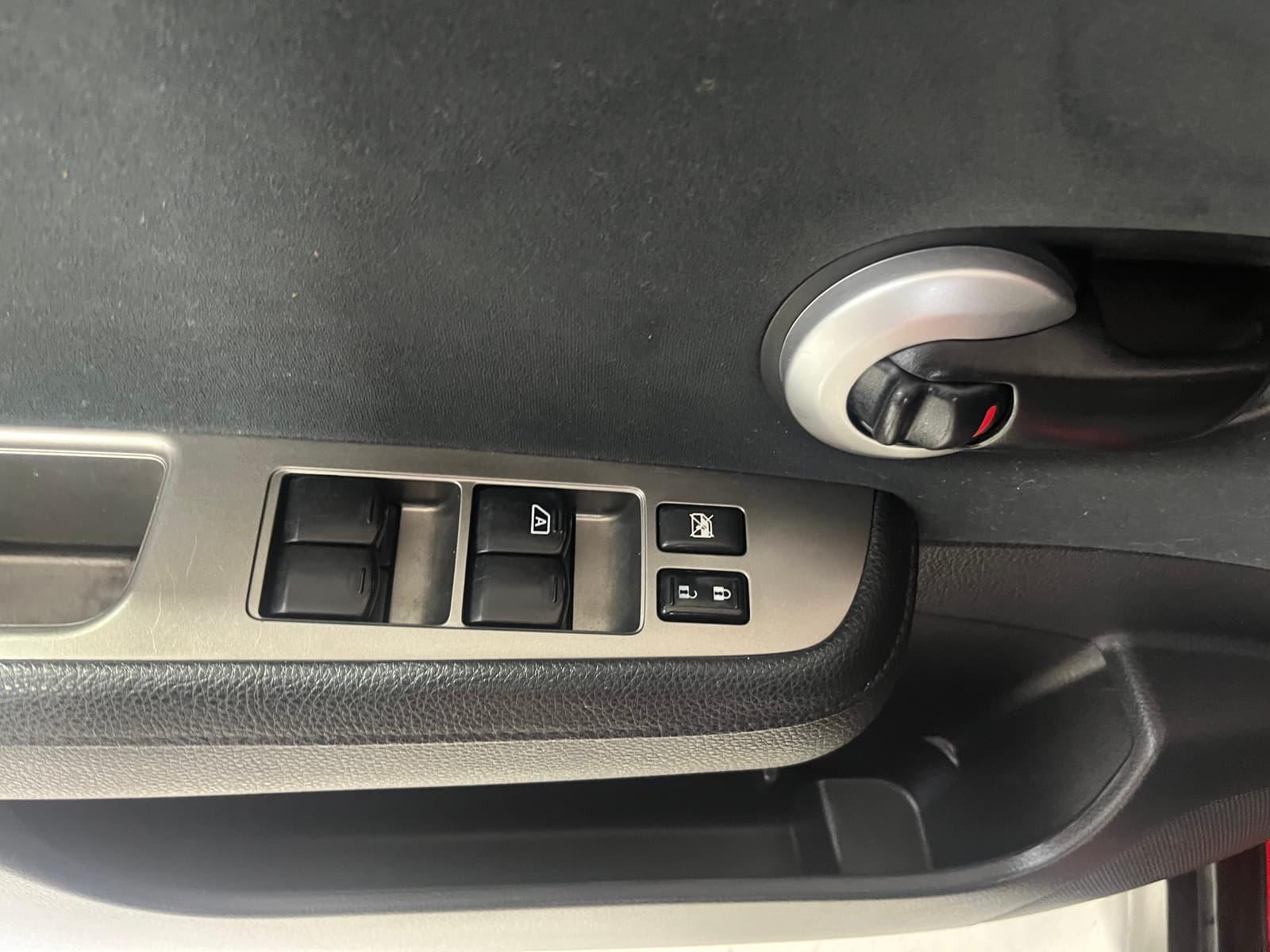 Nissan Versa 2011 - Image 9