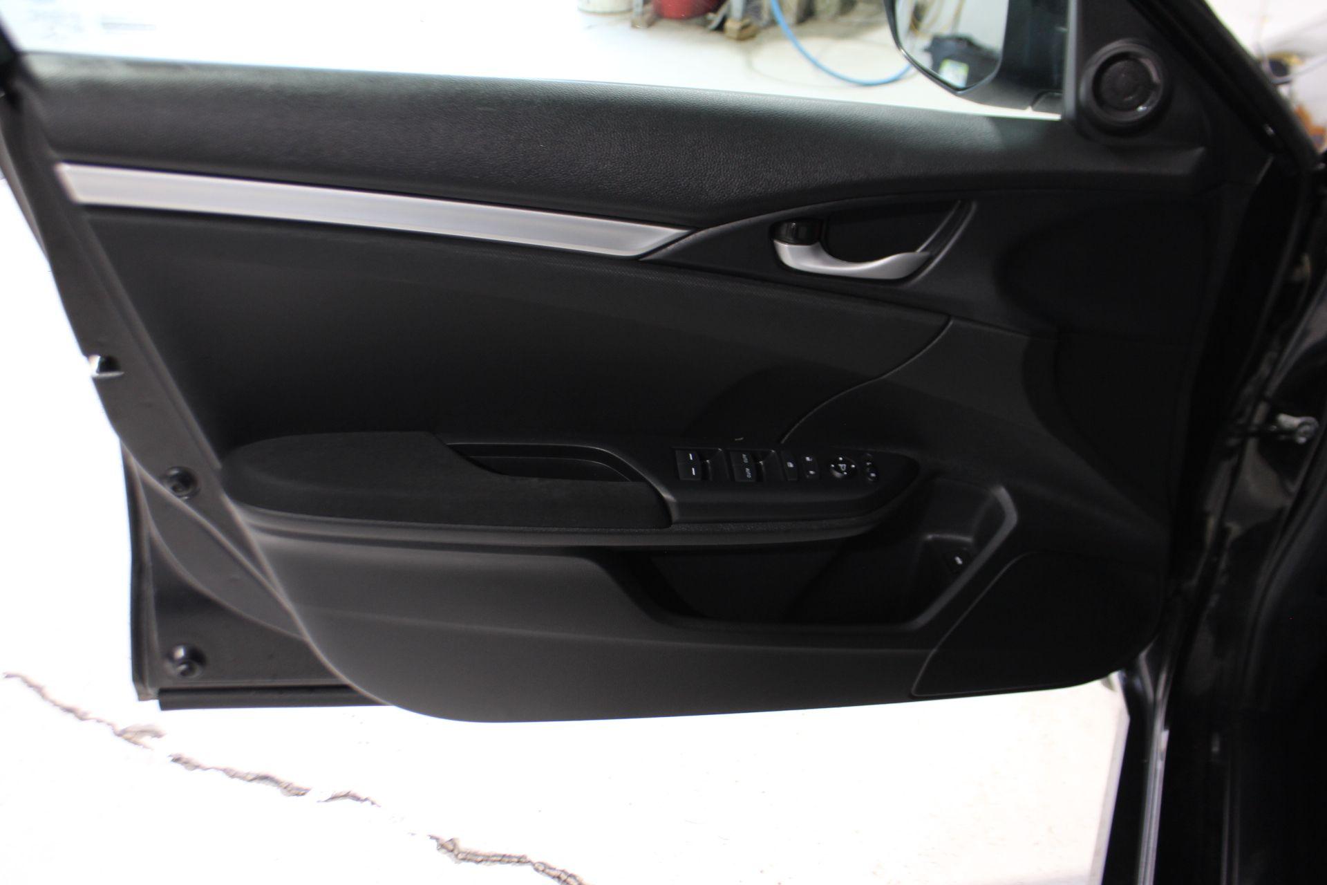 Honda Civic 2021 - Image 9