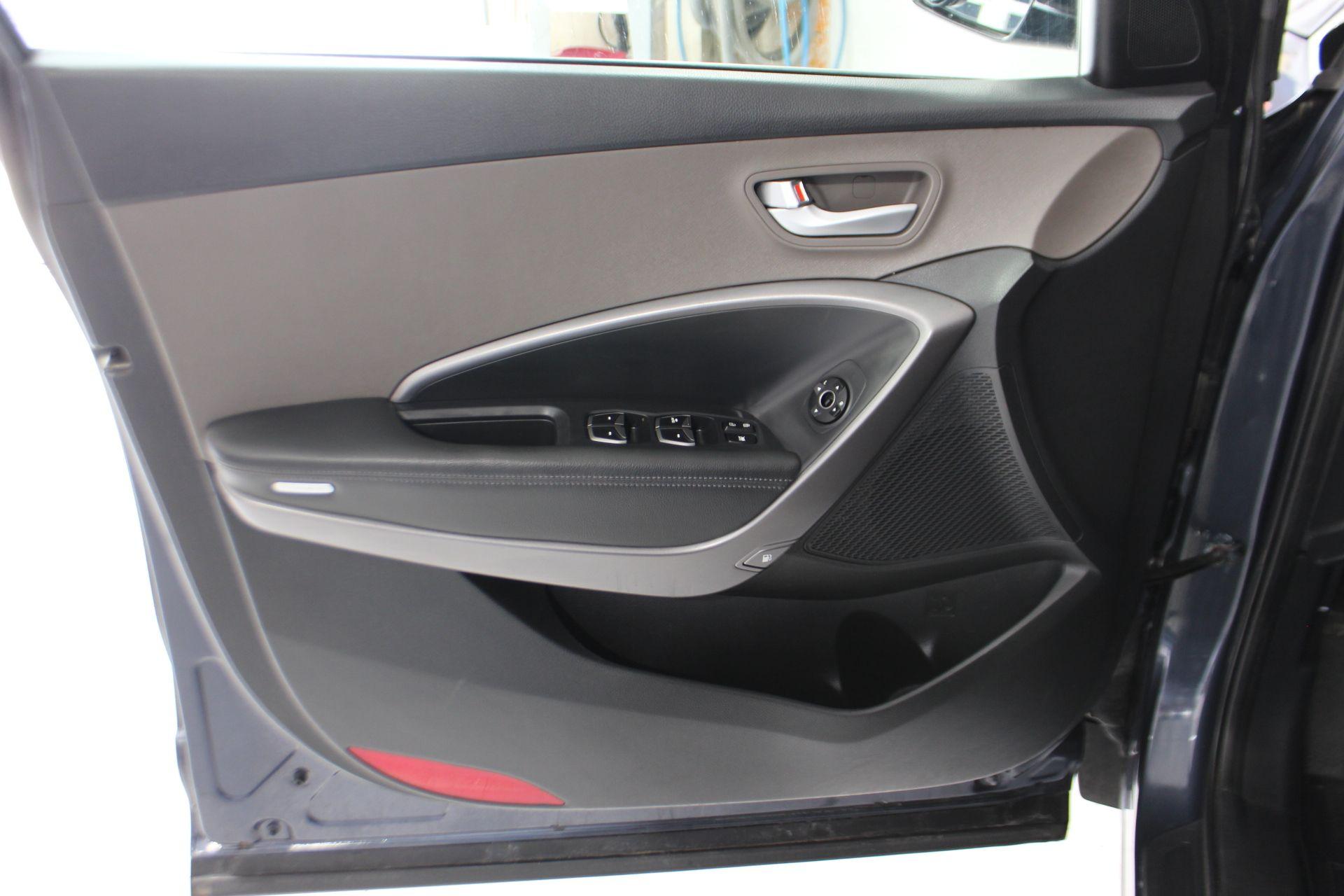 Hyundai Santa Fe 2013 - Image 10