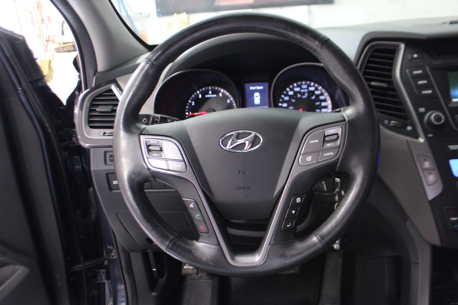 Hyundai Santa Fe 2013 - Image 15