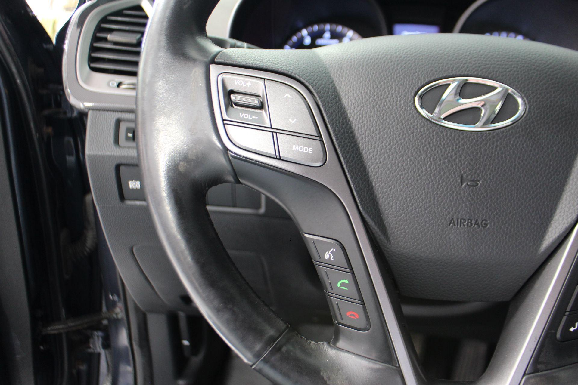 Hyundai Santa Fe 2013 - Image 16