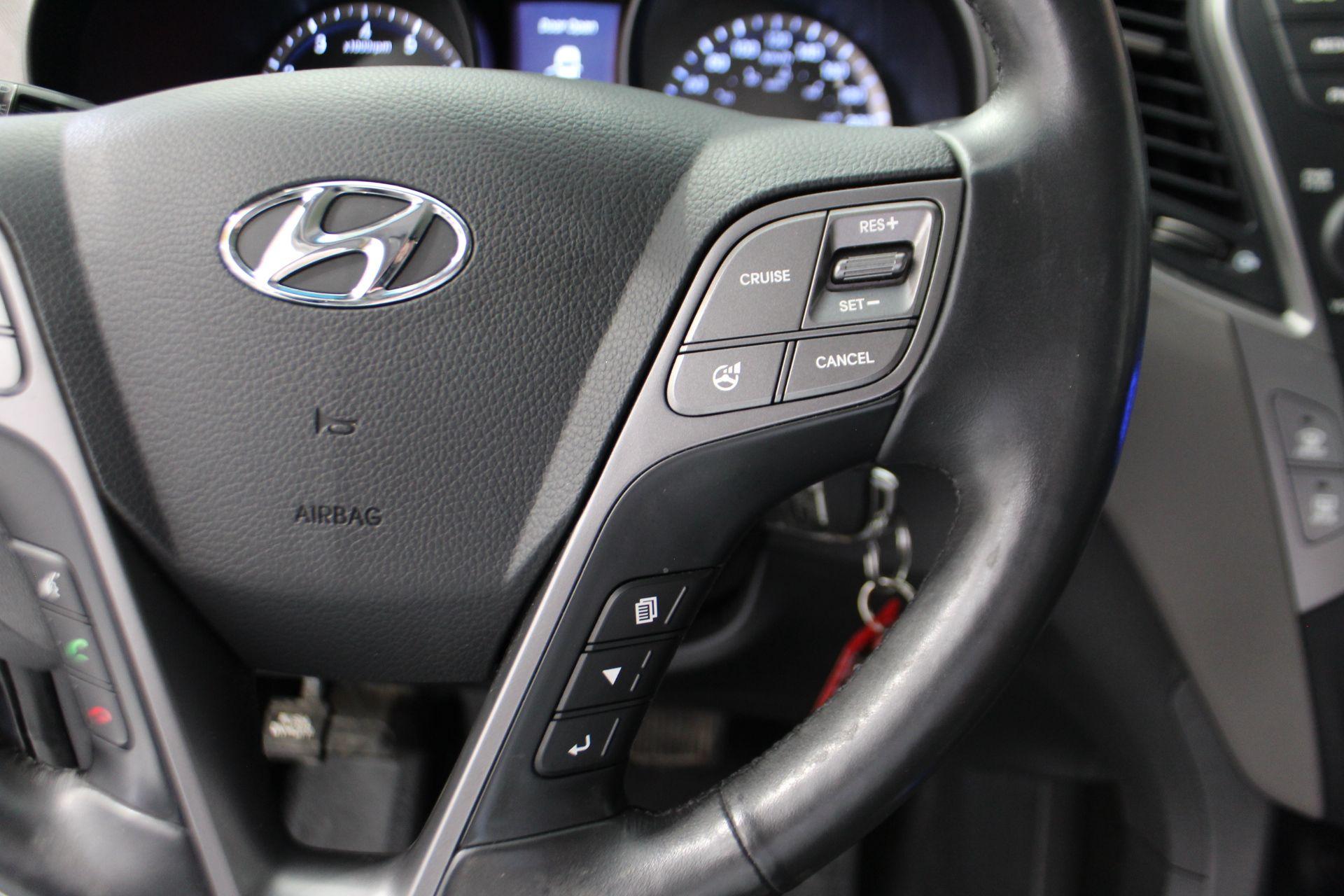 Hyundai Santa Fe 2013 - Image 17