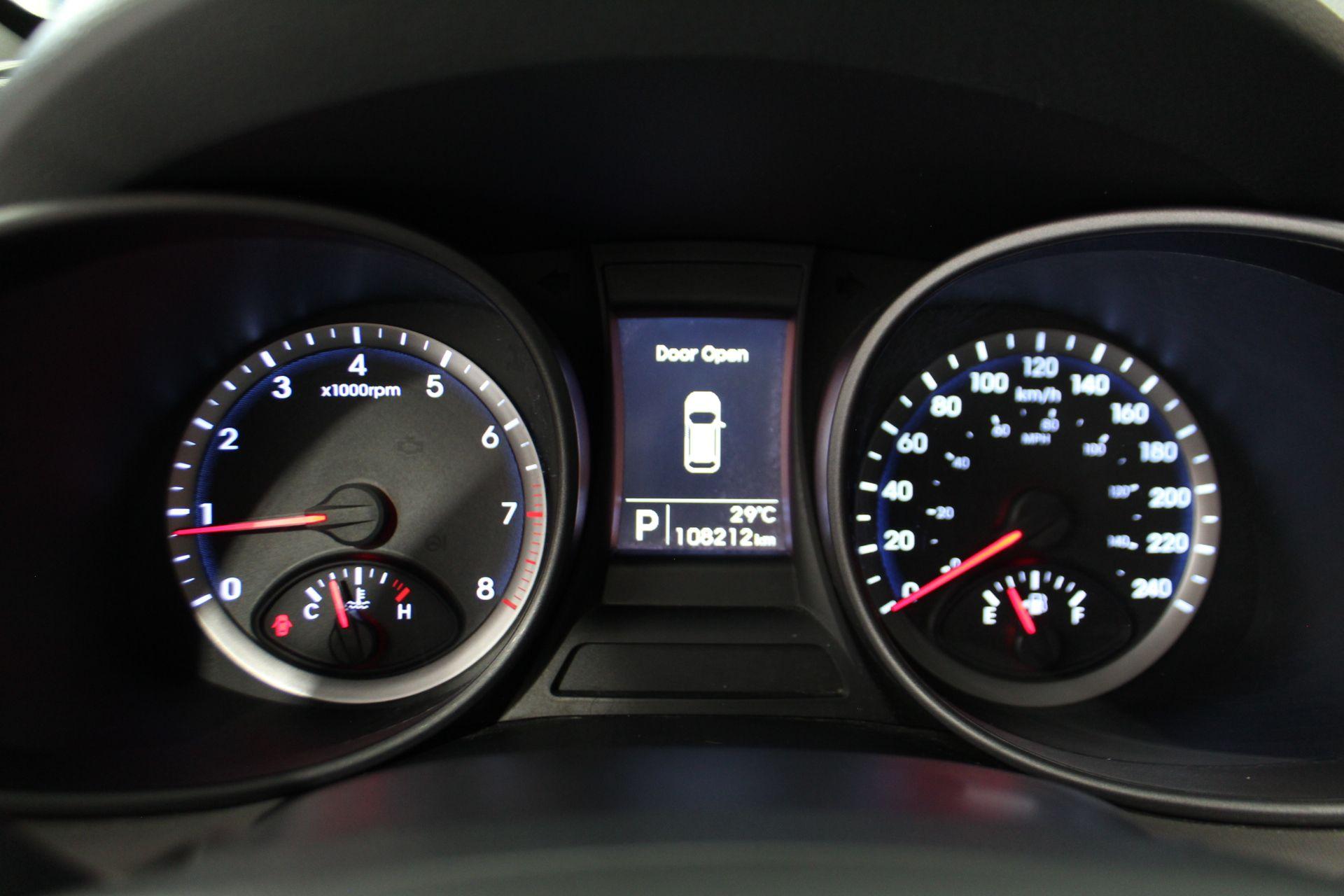 Hyundai Santa Fe 2013 - Image 18