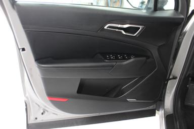 Kia Sportage 2023 - Thumbnail 9