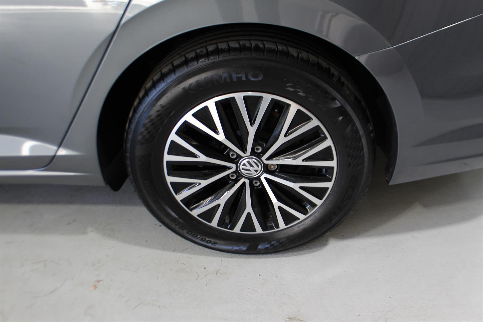 Volkswagen Jetta 2019 - Image 9