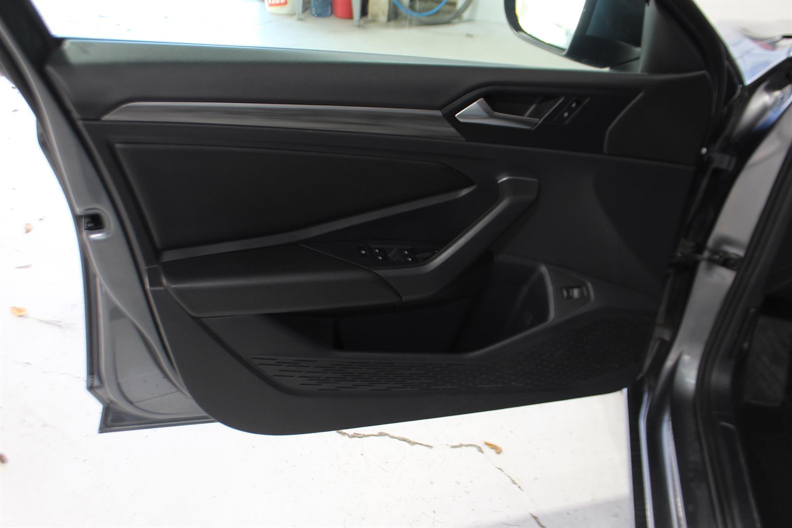 Volkswagen Jetta 2019 - Image 10