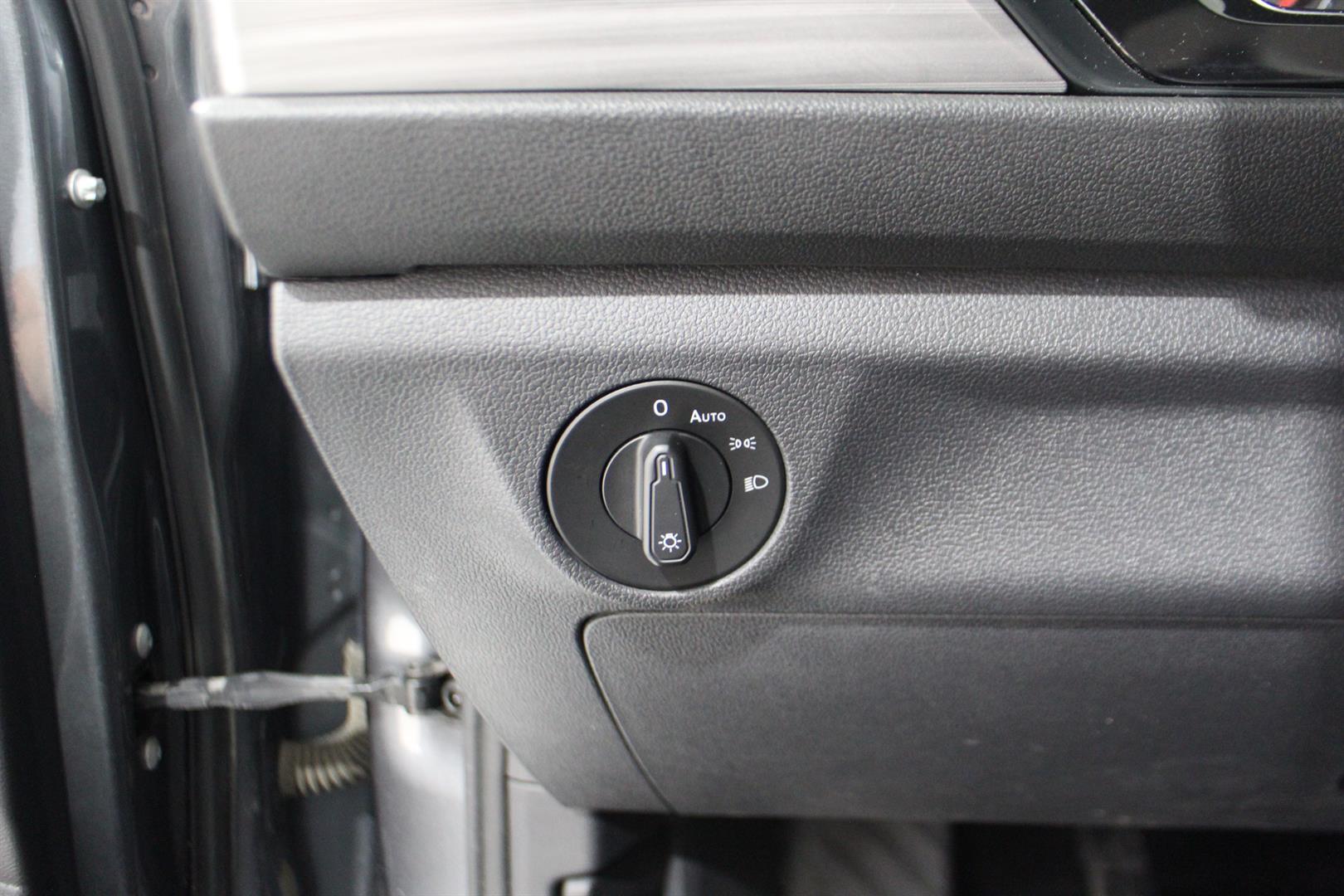 Volkswagen Jetta 2019 - Image 12