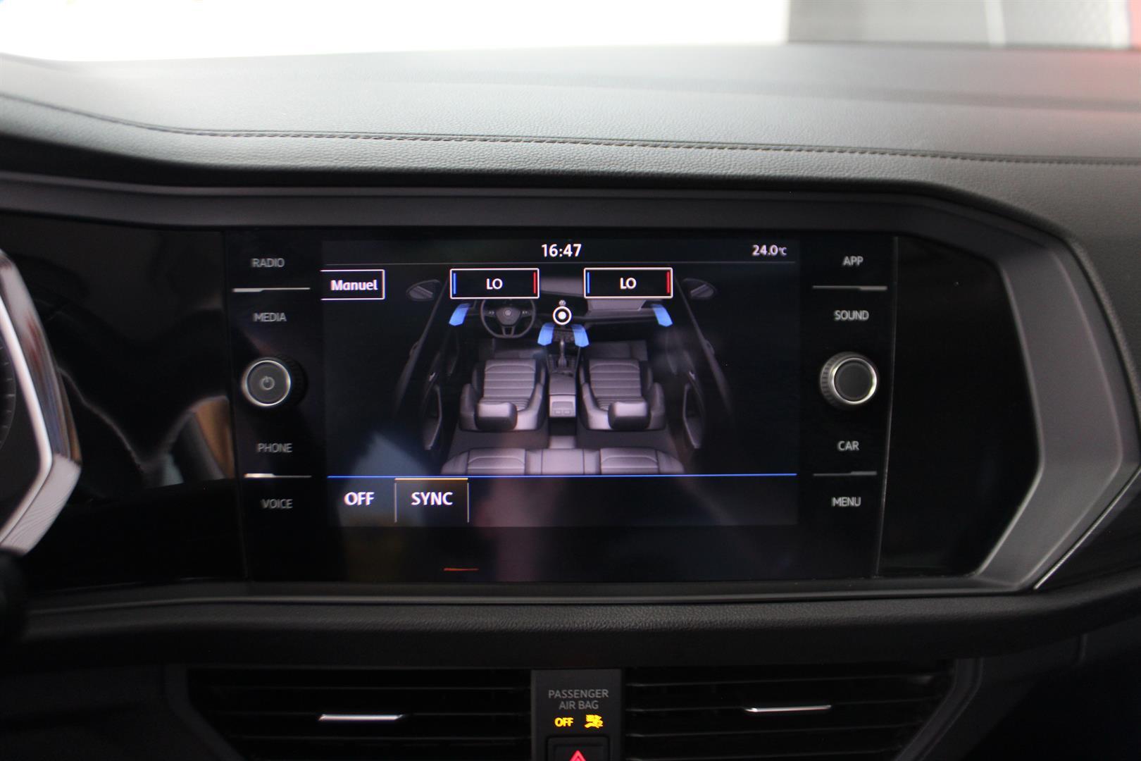 Volkswagen Jetta 2019 - Image 21