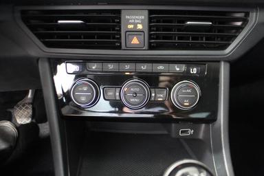 Volkswagen Jetta 2019 - Thumbnail 22