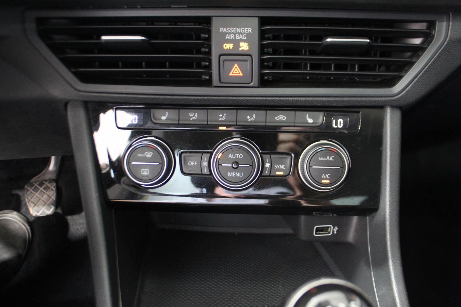 Volkswagen Jetta 2019 - Image 22