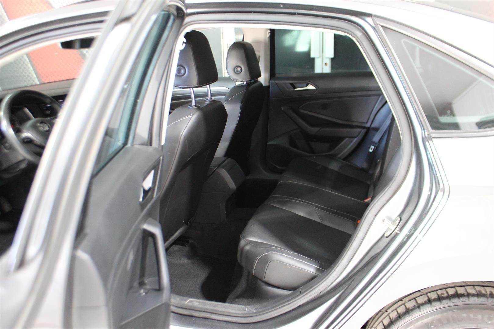 Volkswagen Jetta 2019 - Image 25