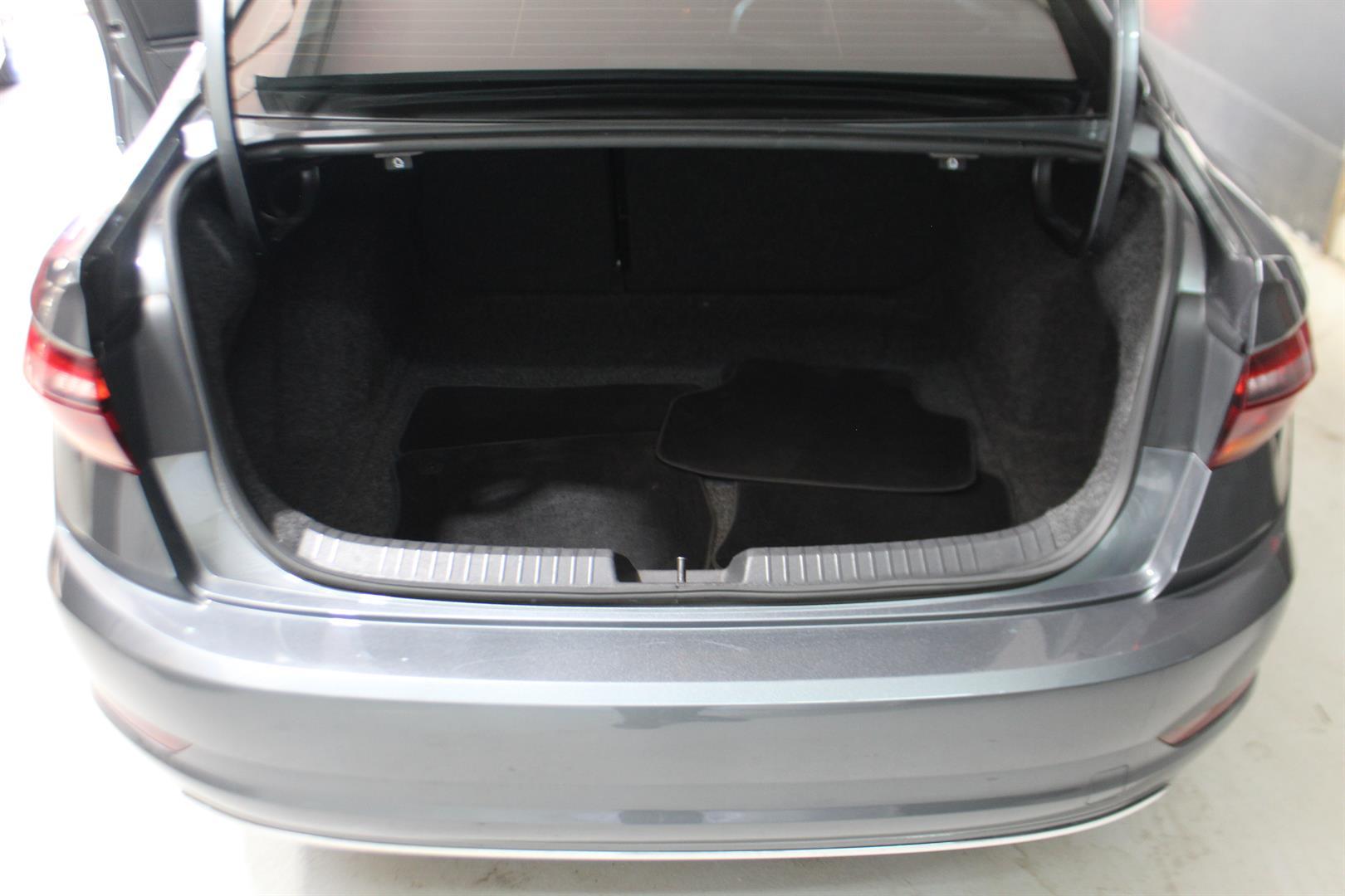 Volkswagen Jetta 2019 - Image 26