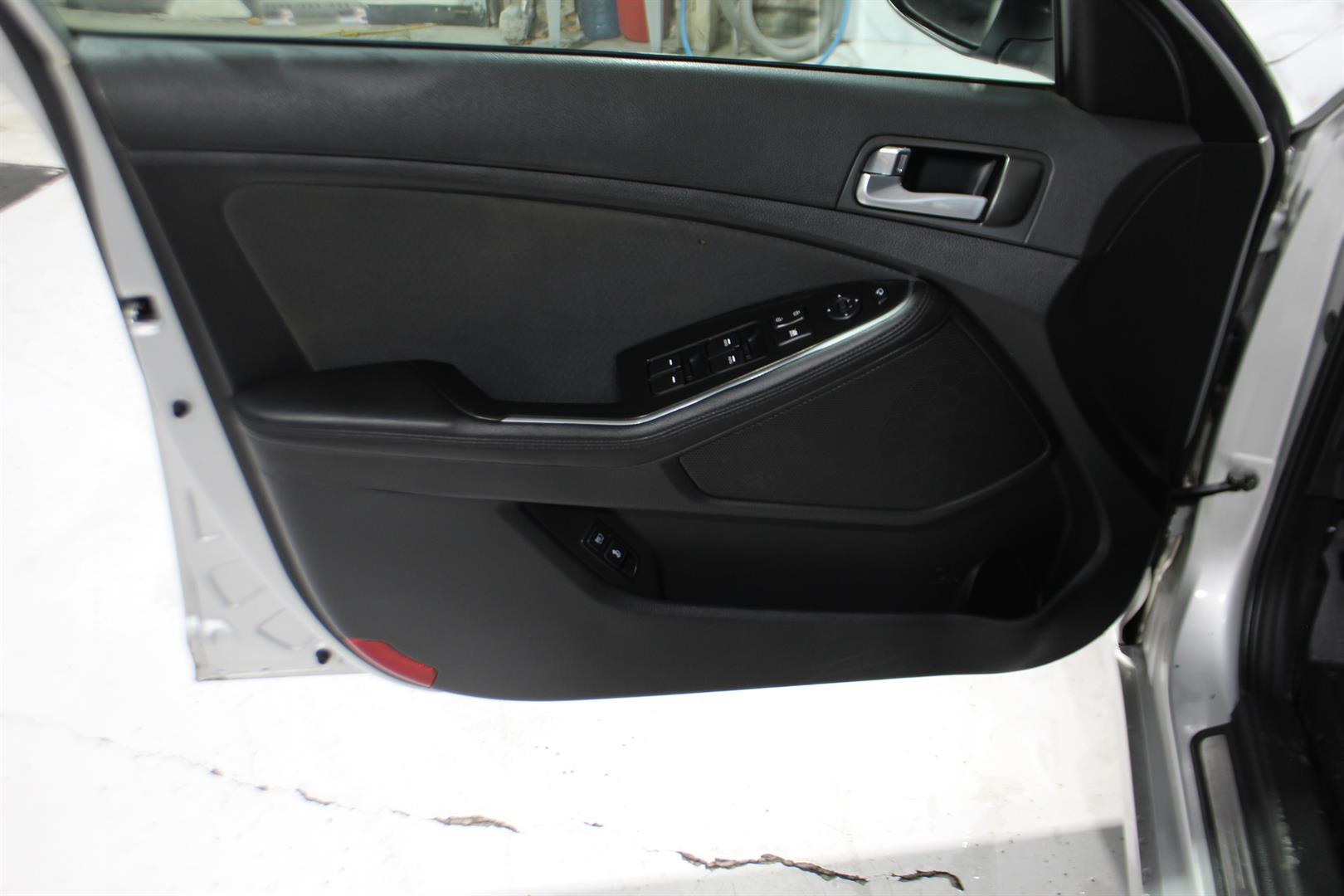 Kia Optima Hybride 2015 - Image 10