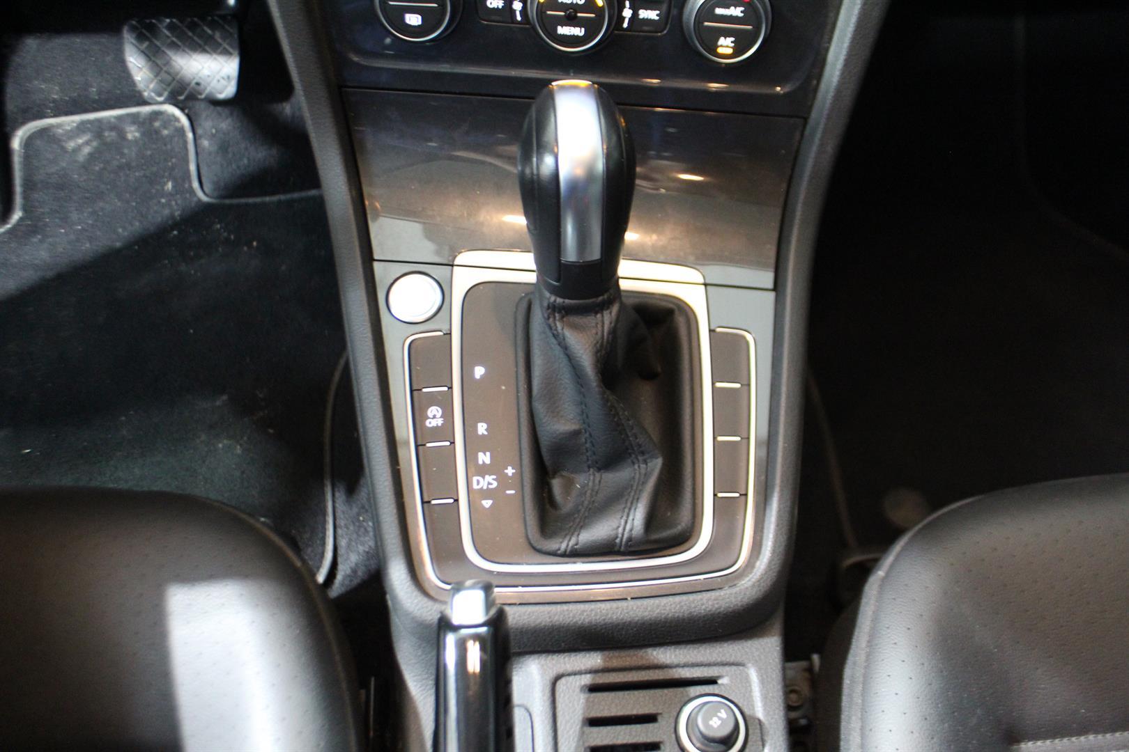 Volkswagen Golf 2021 - Image 25