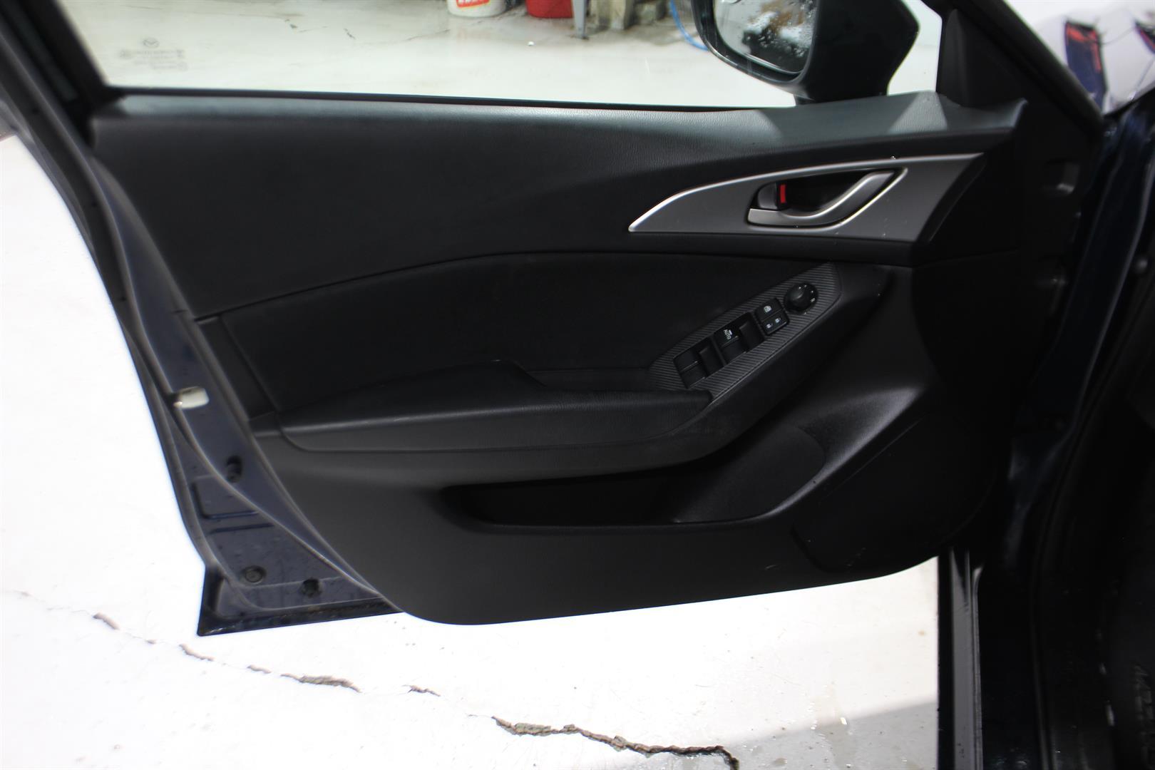 Mazda Mazda3 2018 - Image 9